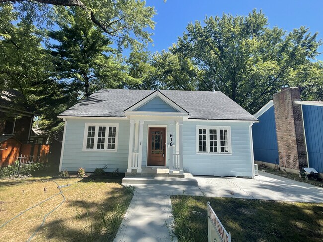 Building Photo - 616 Illinois St