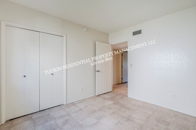 Building Photo - 5084 N Camino Del Lazo