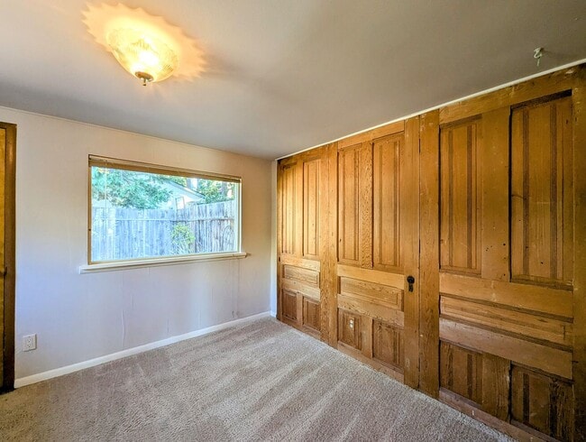Building Photo - 3bd/.75ba Lynnwood Home