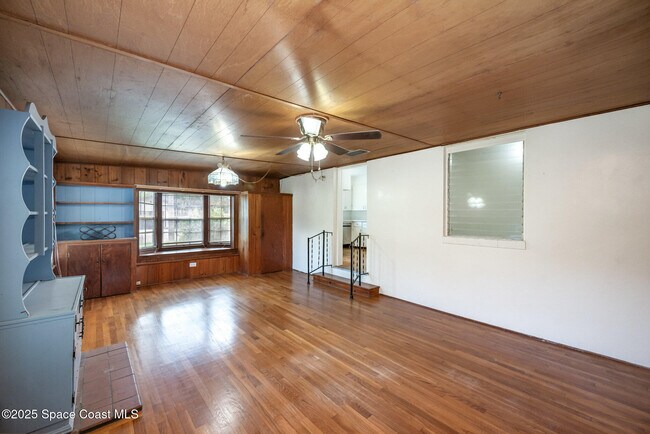 Building Photo - 42 N Fernwood Dr