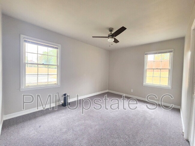 Building Photo - 103A Looneybrook Dr