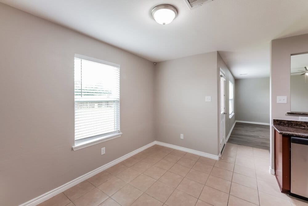 Building Photo - 6515 Gardners Brook