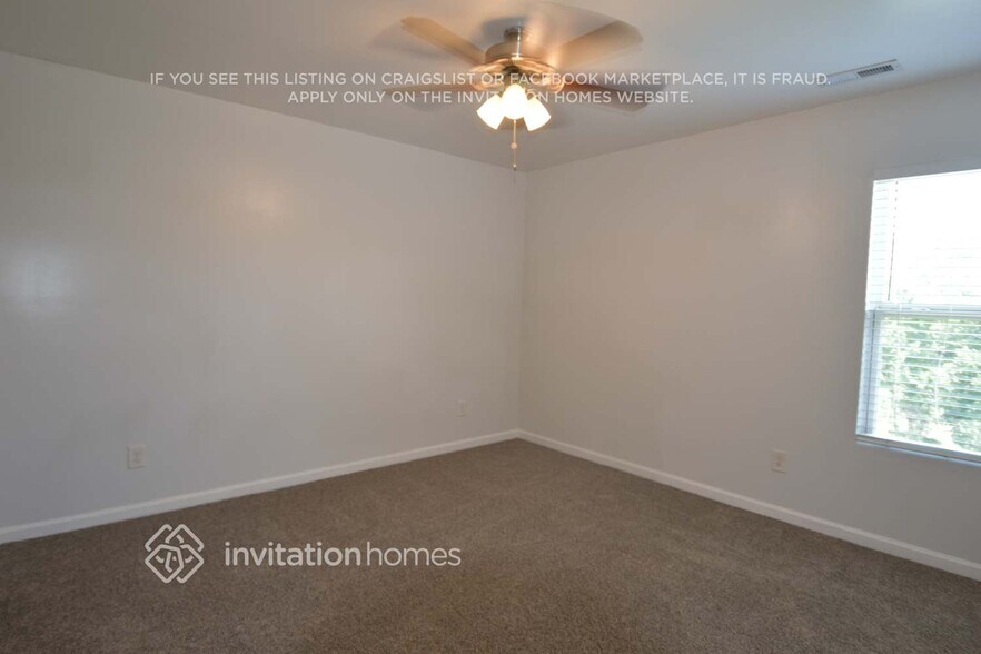 Building Photo - 120 Woodcreek Ln