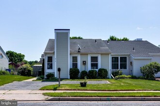 Building Photo - 816 Chadwick Cir