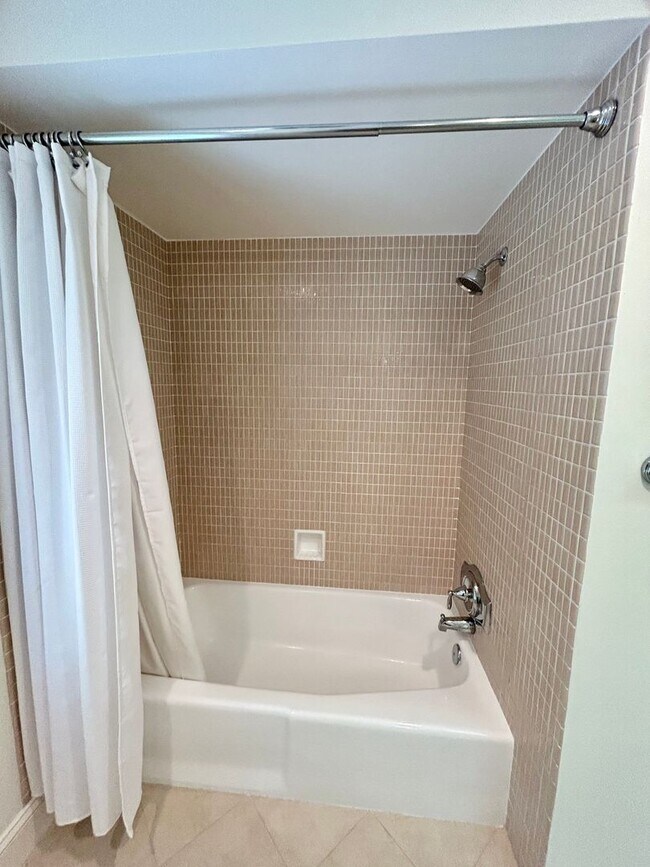 Building Photo - Classic waterfront Snell Isle Estates 3 Bed 2.5 Bath Home with private dock!