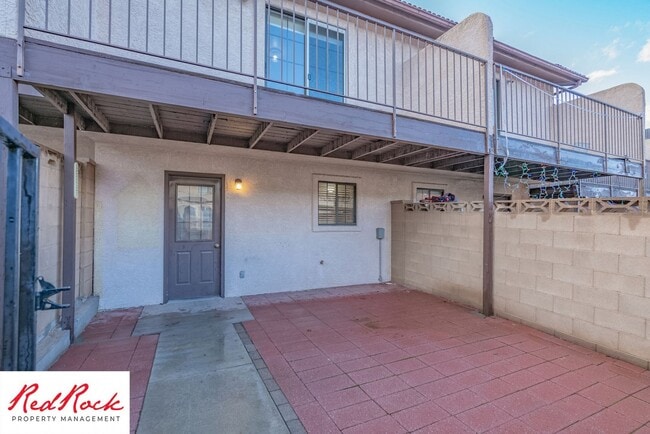 Building Photo - Charming 2 Bedroom Townhome