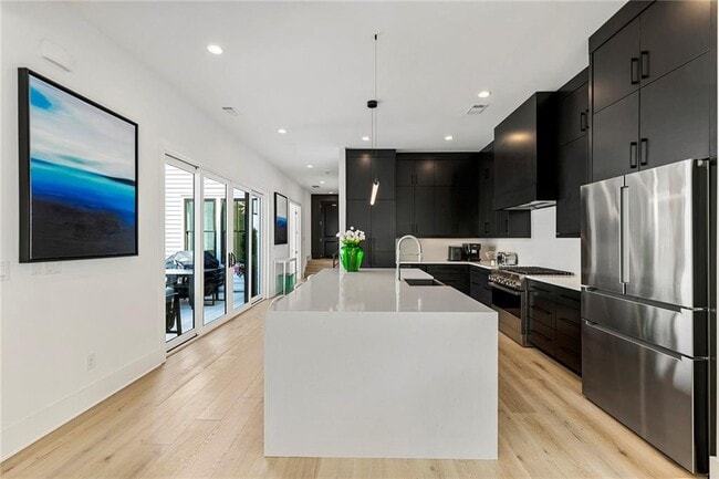 Building Photo - 6715 Halcyon Way