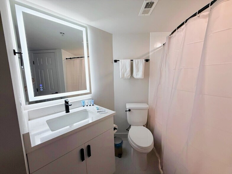 Building Photo - 801 15th St S