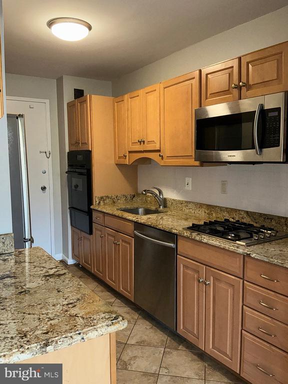 Building Photo - 10401 Grosvenor Pl