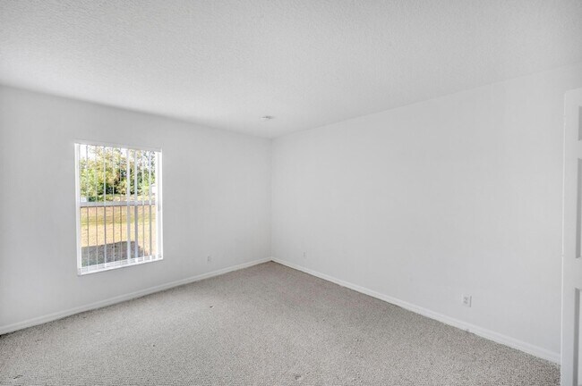 Building Photo - 446 SW S Quick Cir