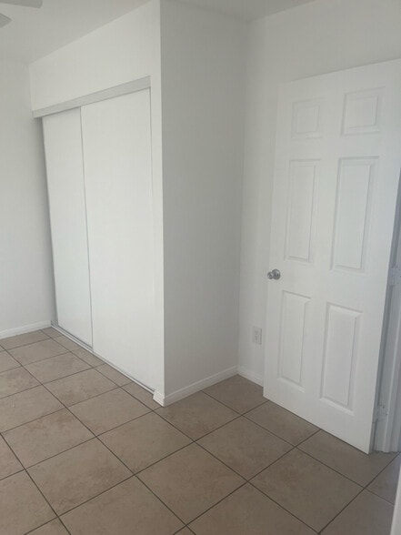 Building Photo - 102 W Hall Ave