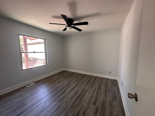 Building Photo - 4024 Zinfandel Way