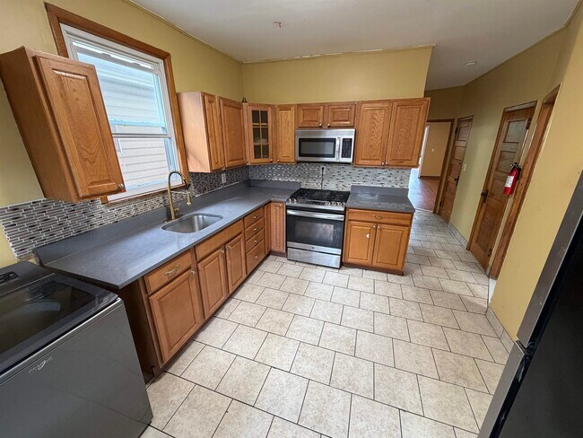 Building Photo - 358 Avenue A