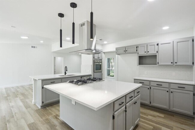 Building Photo - 9807 Kendal Dr