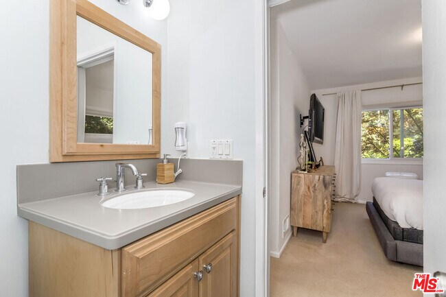 Building Photo - 2385 Sunset Heights Dr