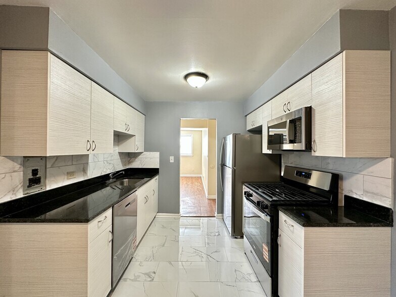 Building Photo - 620 Lincoln Ave