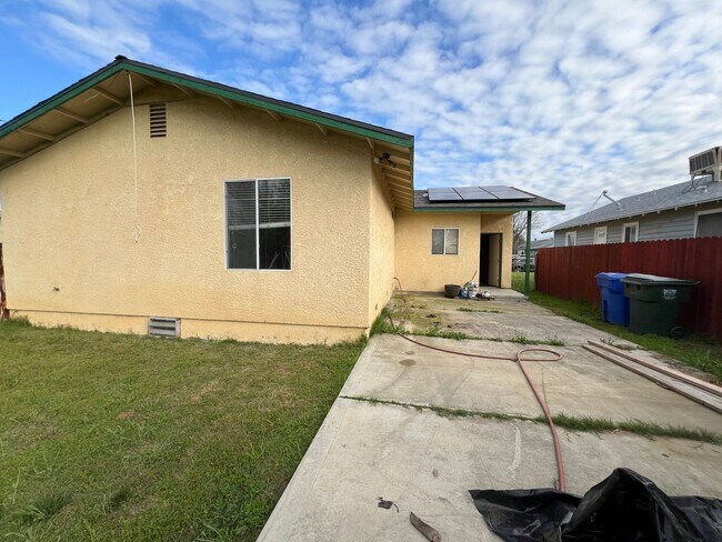 Building Photo - 1417 Hall Ave