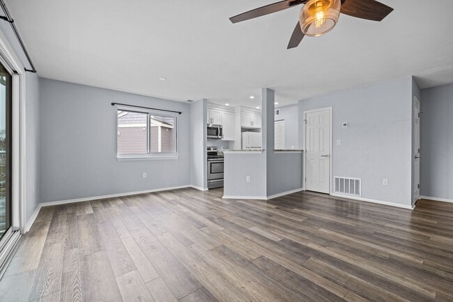 Building Photo - Updated & Stylish Condo in the Heart of Virginia Beach