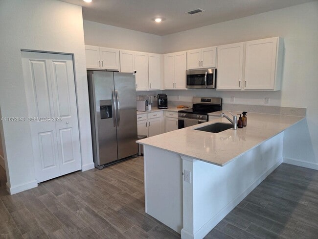 Building Photo - 4343 Hammock Grove Dr