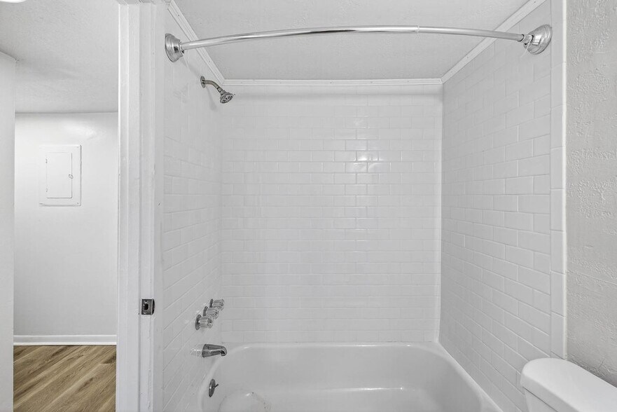 Building Photo - 6308 Newtown Cir