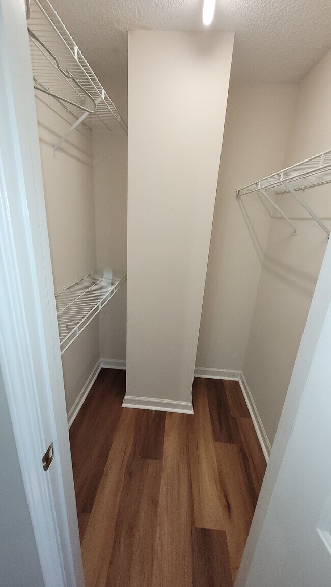 Building Photo - Bright 2-Bedroom Townhome Near Avalon & Downtown Alpharetta