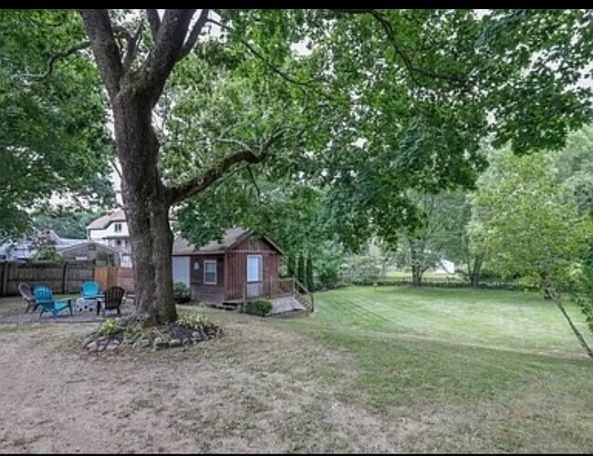 Building Photo - 79 School St