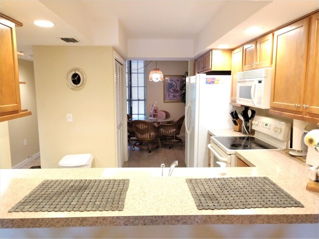 Building Photo - Annual Furnished 2nd Floor Condo located a...