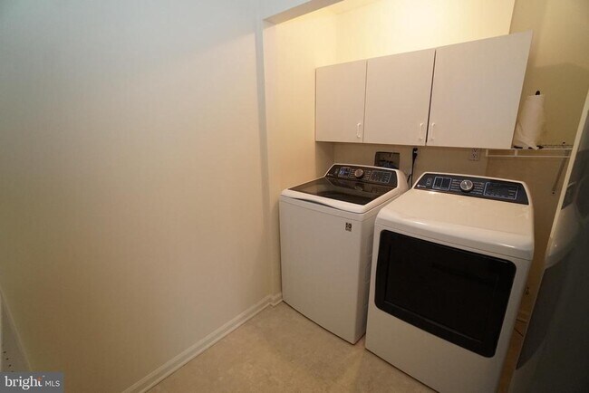 Building Photo - 2000 Harvard Dr