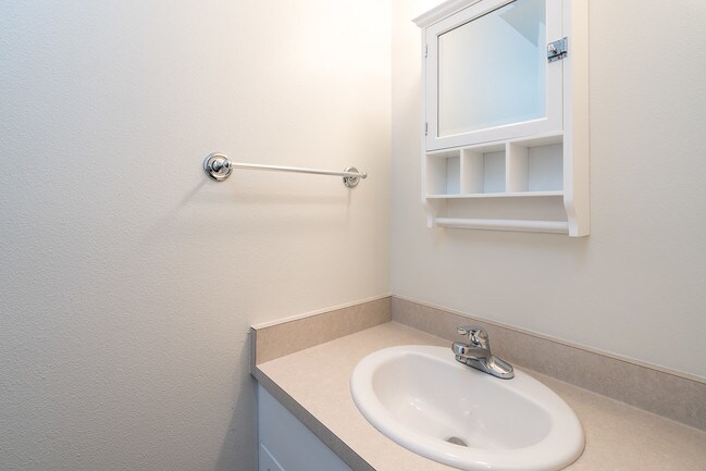 Building Photo - Benchmark Townhomes