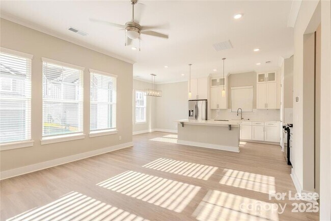 Building Photo - 3110 Doe River Wy