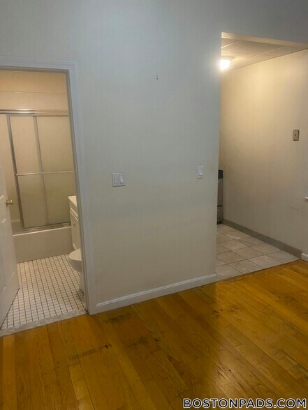 Building Photo - 81 Essex St