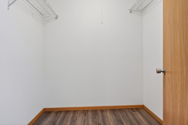 Building Photo - 3000 Bayside Dr