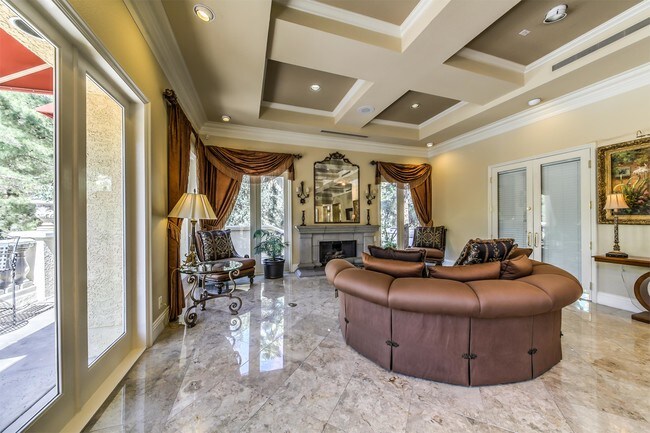 Building Photo - 270 E Flamingo Rd