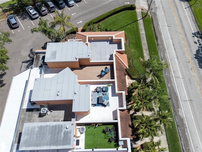 Building Photo - 920 N Shore Dr NE