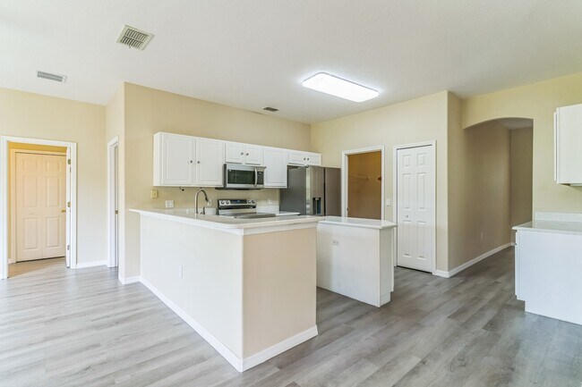 Building Photo - 2600 Meadow View Ct