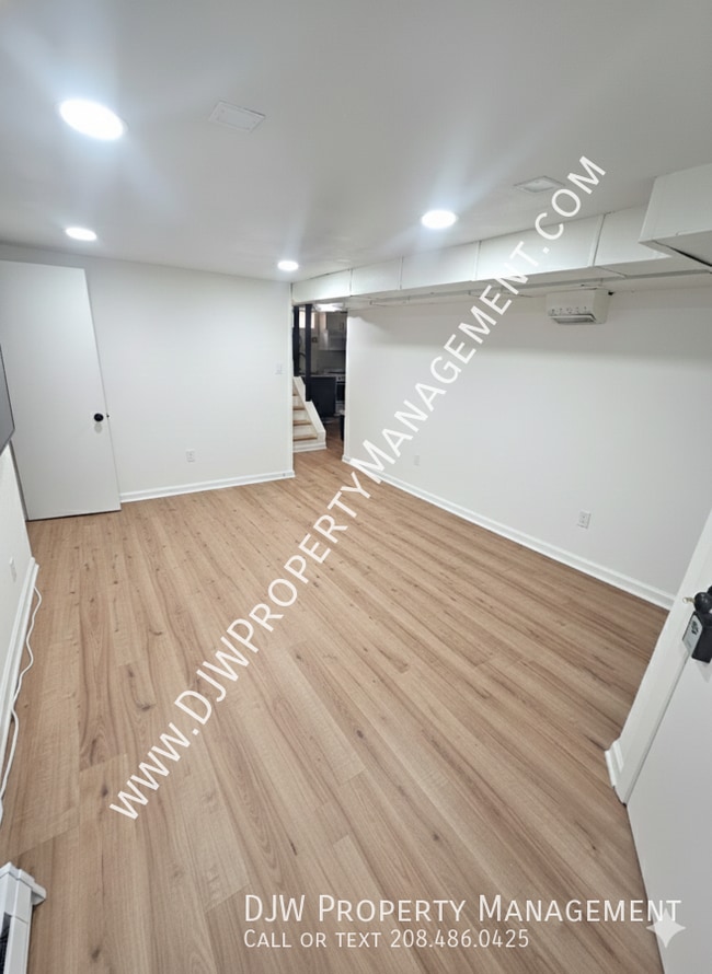 Building Photo - 2119 Cleveland Blvd