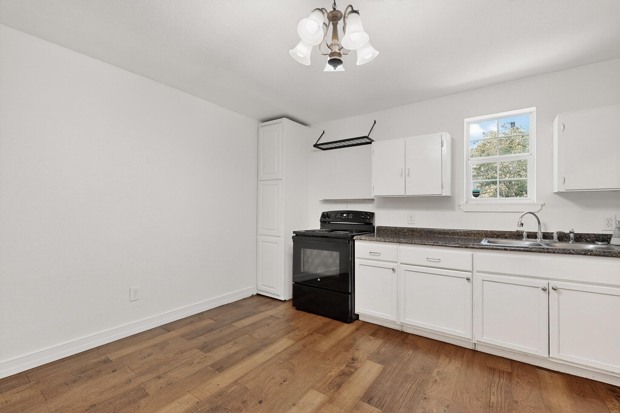 Building Photo - 5645 Santa Fe Ave