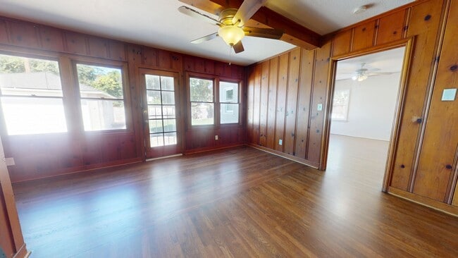 Building Photo - 1481 N Adoline Ave