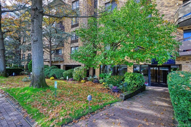 Building Photo - 141 Great Neck Rd