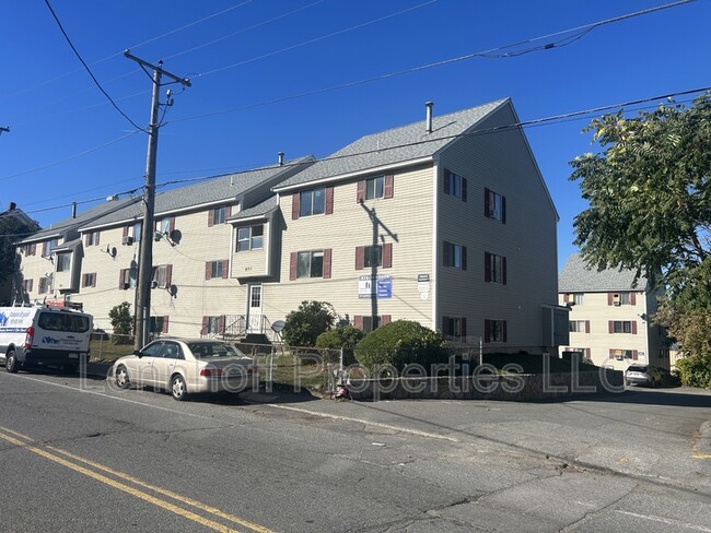 Building Photo - 871-871 Middlesex St