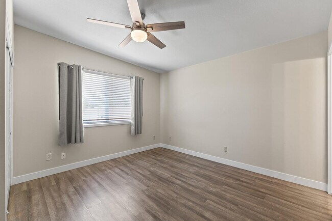 Building Photo - 1135 E Palmcroft Dr