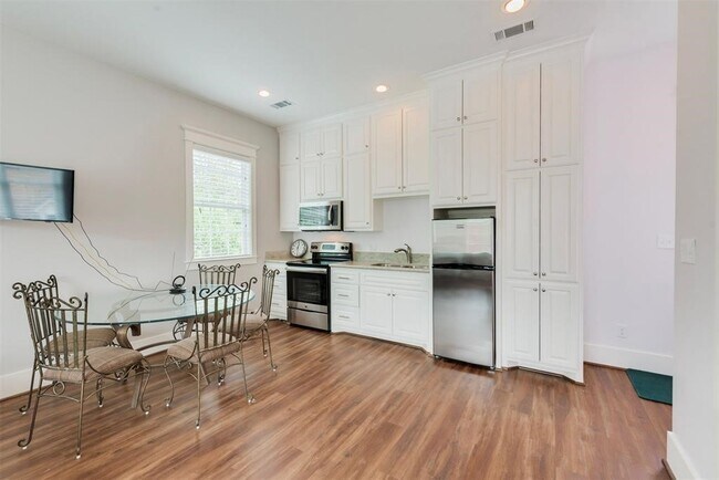 Building Photo - 14103 Heatherhill Pl