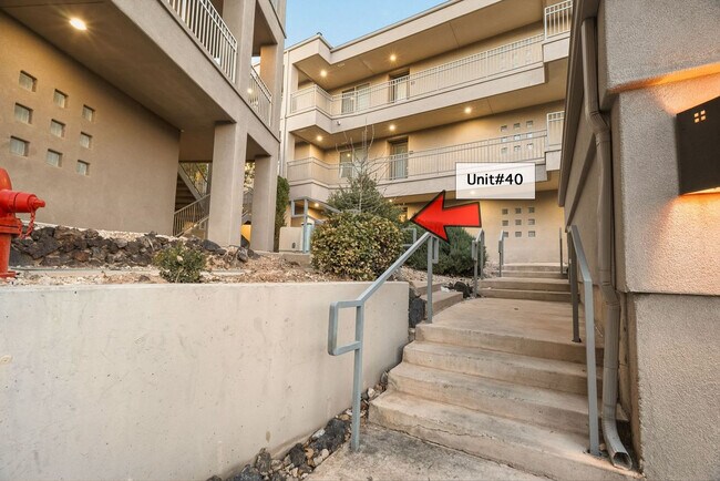 Building Photo - 225 N Country Ln