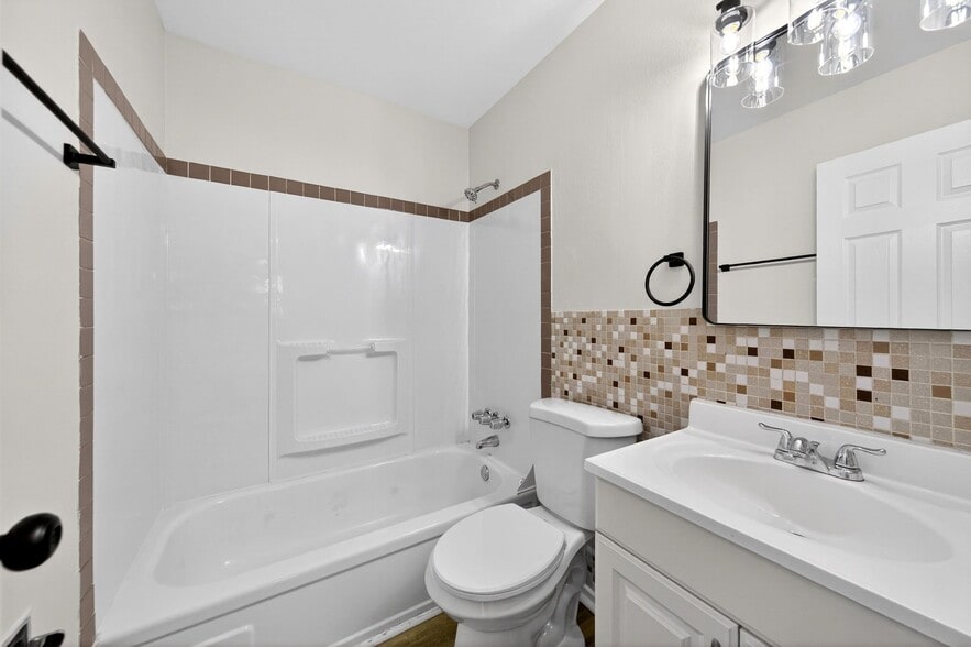 Building Photo - 3253 Greenbridge Dr