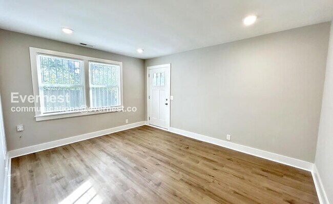 Building Photo - 1728 17th Ave N