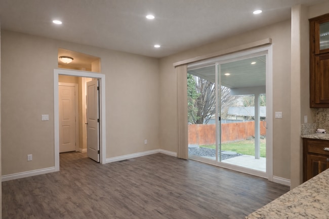 Building Photo - Fully Remodeled Home in West Kennewick – Pets Welcome