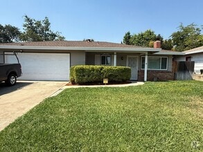 Building Photo - 3 bed 2 bath available in Sacramento!