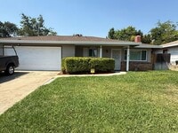 Building Photo - 3 bed 2 bath available in Sacramento!