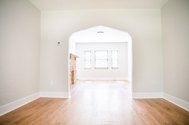 Building Photo - 151 Morrison Dr