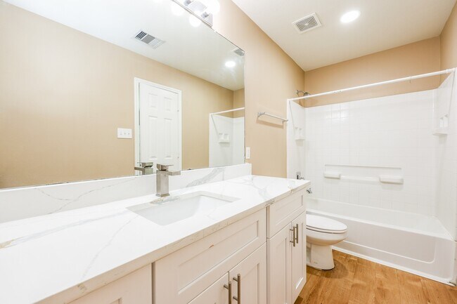 Building Photo - 6207 El Granate Dr
